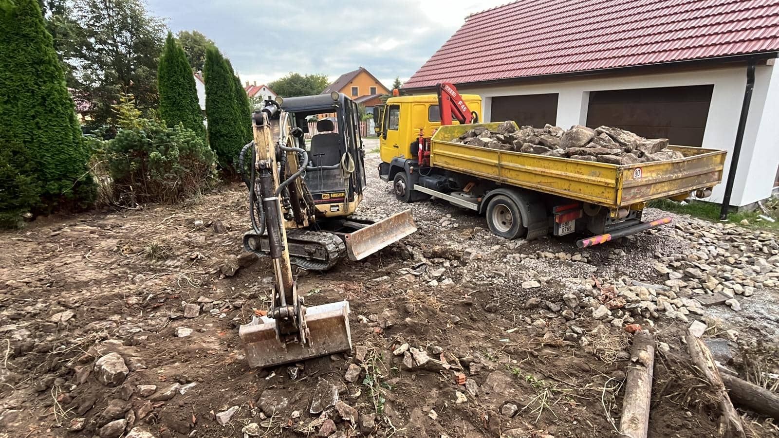 Terénní úpravy u objektu